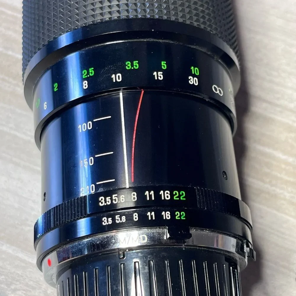 Vivitar SLR Lens 70-210MM 1:3.5 Macro Focusing Zoom for film cameras plus bag